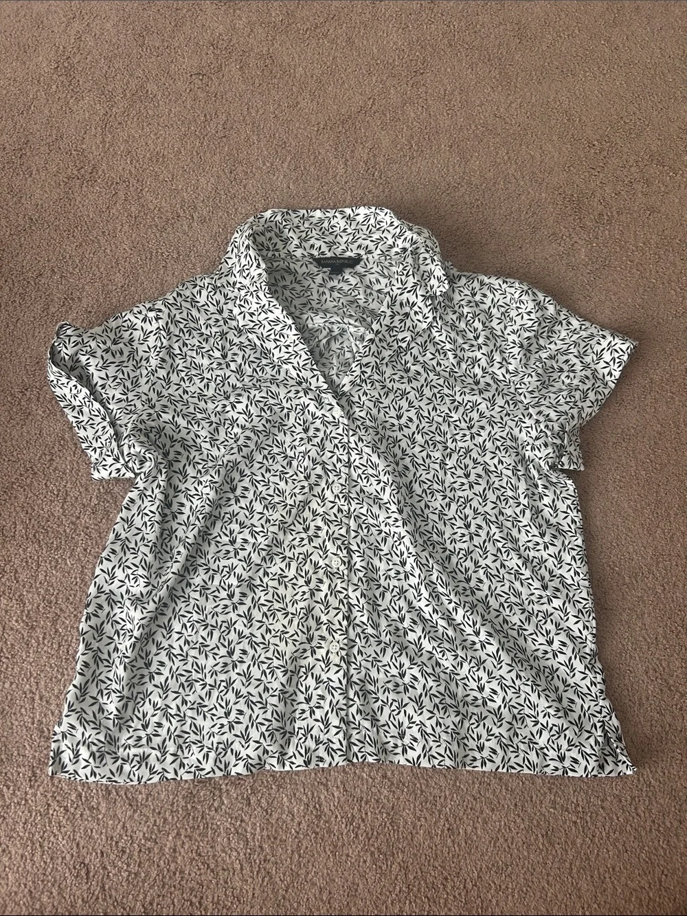 Banana Republic White Short-Sleeve Button-Down Shirt with Black Leaf Print